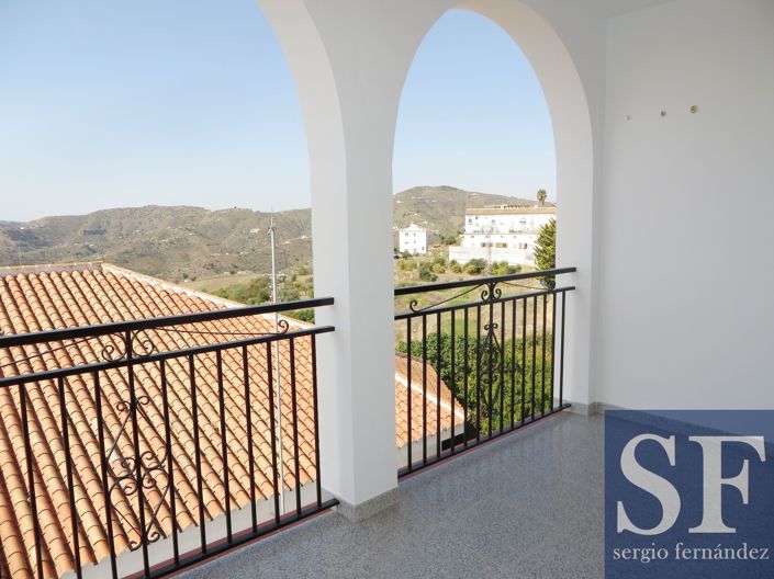 Image No.1-5 Bed Townhouse for sale
