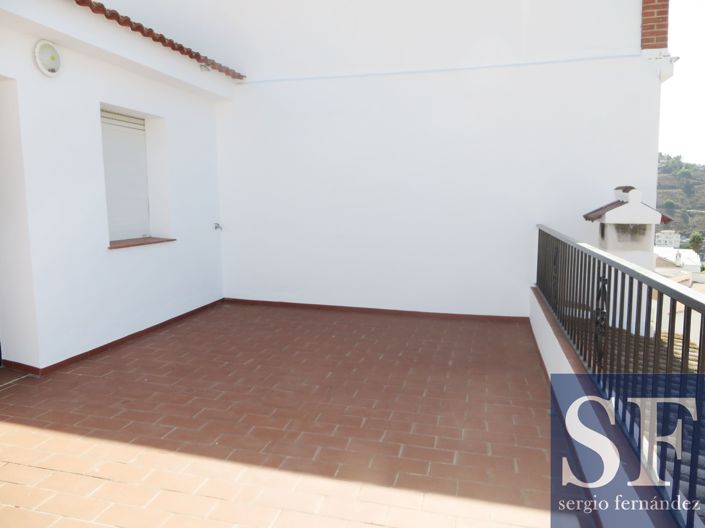 Image No.17-5 Bed Townhouse for sale