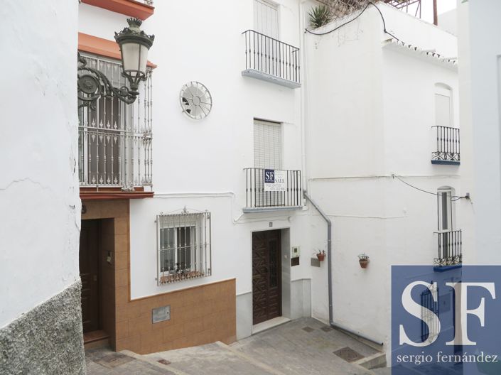 Image No.1-4 Bed Townhouse for sale