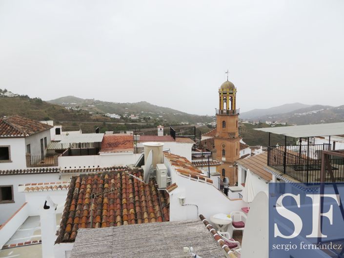 Image No.12-4 Bed Townhouse for sale