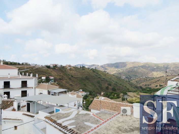 Image No.12-2 Bed Townhouse for sale