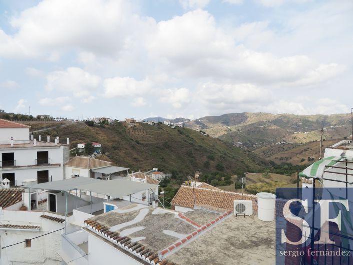 Image No.9-2 Bed Townhouse for sale