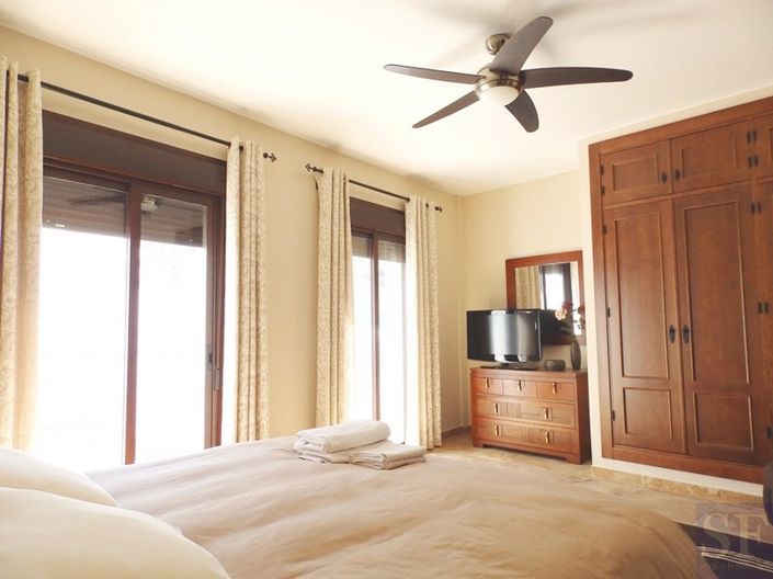 Image No.5-3 Bed Townhouse for sale