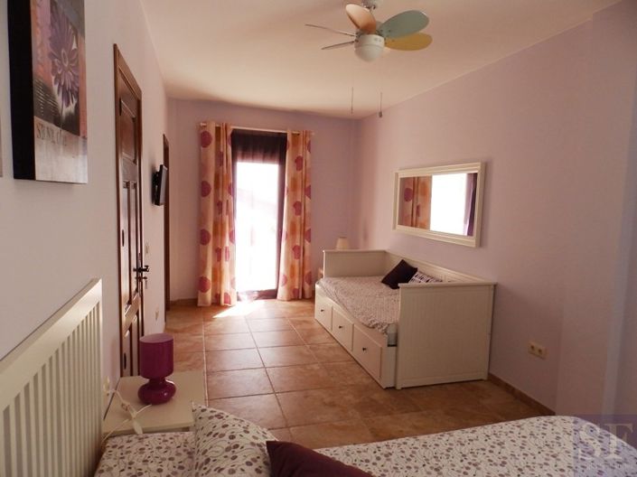 Image No.8-3 Bed Townhouse for sale