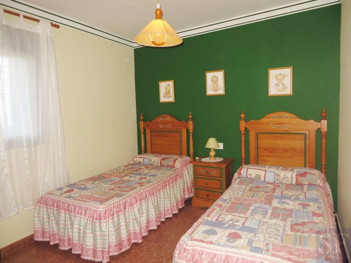 Image No.6-3 Bed Townhouse for sale