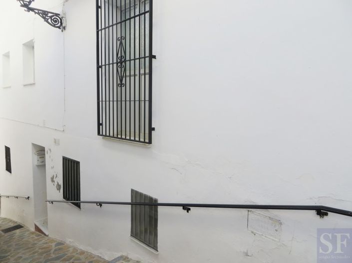 Image No.10-3 Bed Townhouse for sale