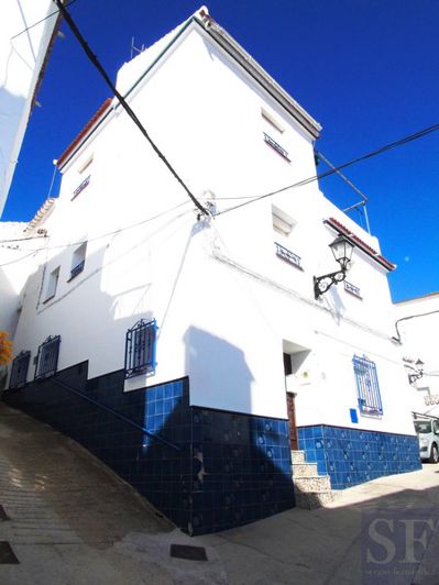 Image No.1-3 Bed Townhouse for sale