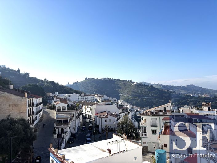 Image No.19-3 Bed Townhouse for sale