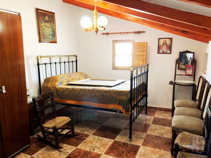 Image No.7-2 Bed Townhouse for sale