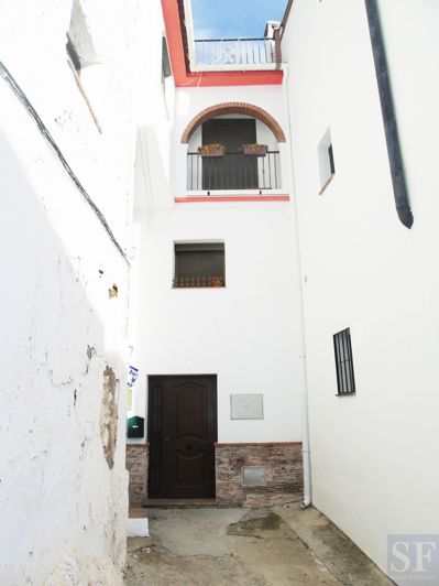 Image No.1-4 Bed Townhouse for sale