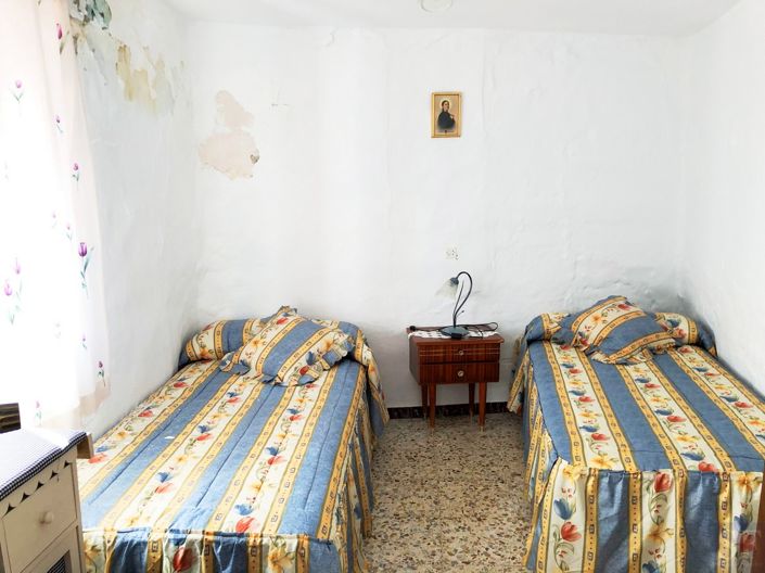 Image No.10-4 Bed Townhouse for sale