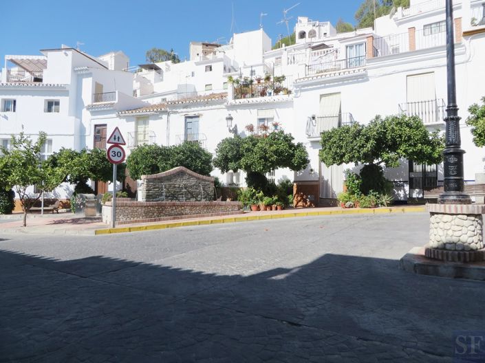 Image No.19-3 Bed Townhouse for sale