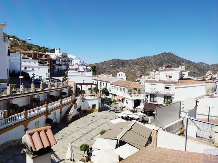 Image No.16-2 Bed Townhouse for sale