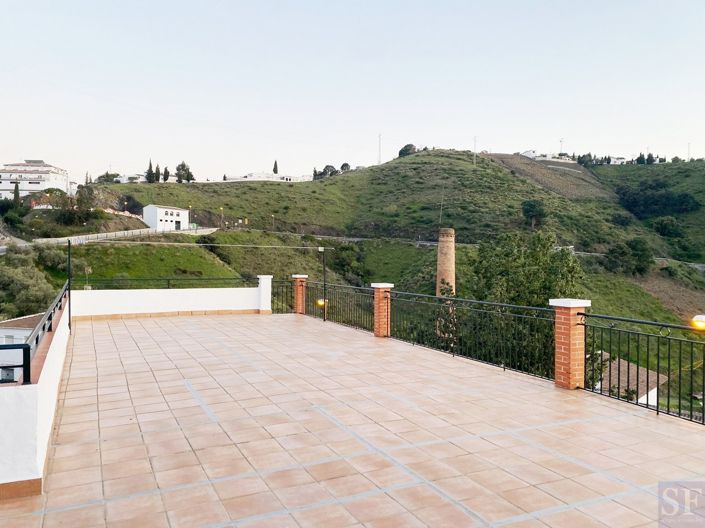 Image No.13-5 Bed Townhouse for sale