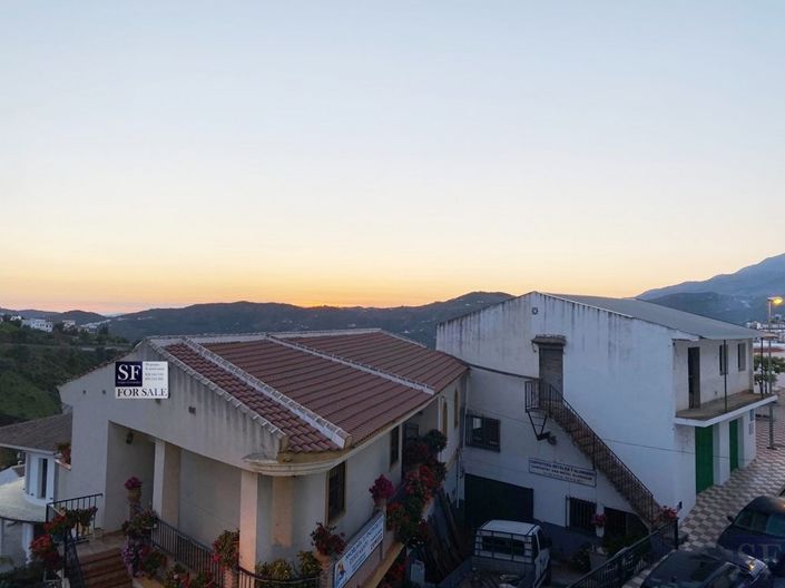 Image No.15-5 Bed Townhouse for sale