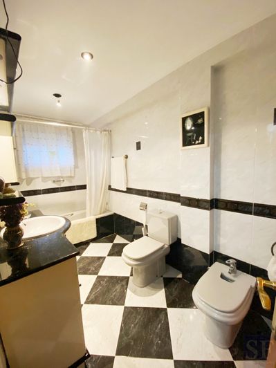 Image No.9-5 Bed Townhouse for sale