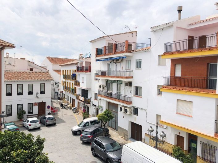 Image No.14-3 Bed Townhouse for sale