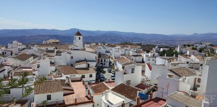 Image No.17-3 Bed Townhouse for sale