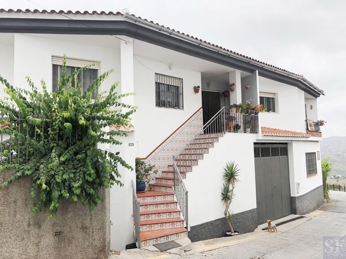 Image No.1-4 Bed Townhouse for sale