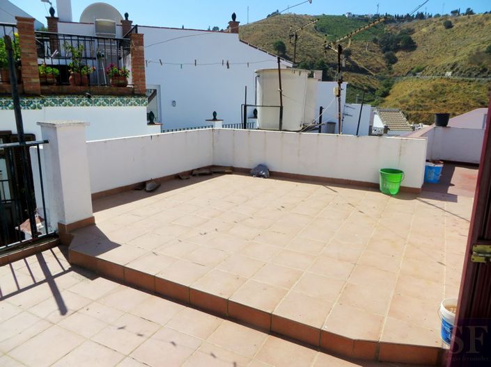 Image No.9-2 Bed Townhouse for sale