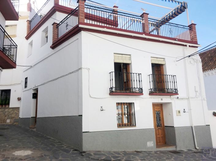 Image No.1-4 Bed Townhouse for sale