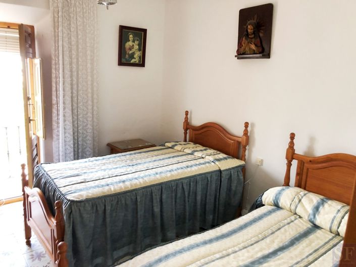 Image No.14-7 Bed Townhouse for sale