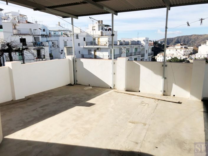 Image No.18-7 Bed Townhouse for sale