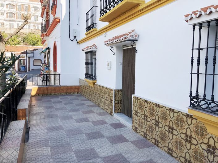 Image No.2-7 Bed Townhouse for sale