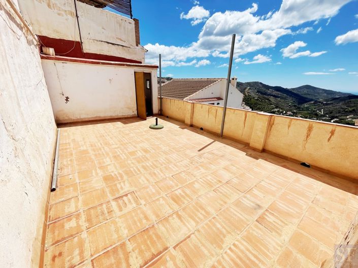 Image No.11-2 Bed Townhouse for sale