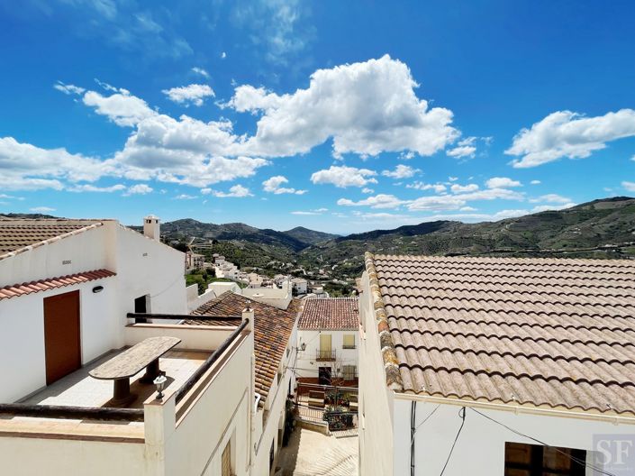 Image No.12-2 Bed Townhouse for sale