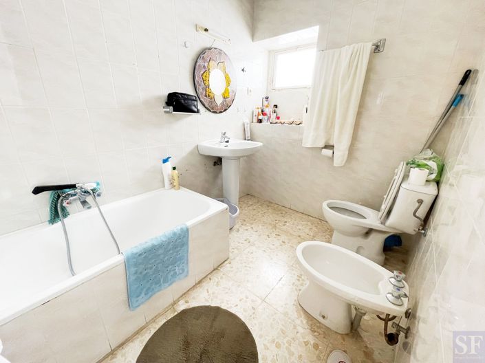 Image No.8-2 Bed Townhouse for sale