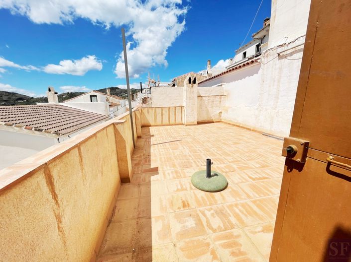 Image No.9-2 Bed Townhouse for sale