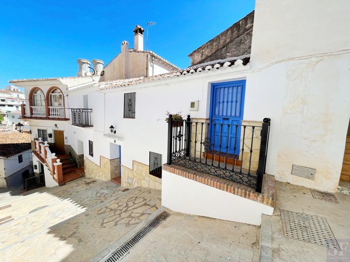 Image No.16-2 Bed Townhouse for sale