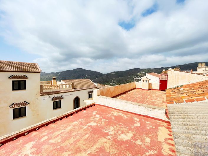 Image No.12-3 Bed Townhouse for sale