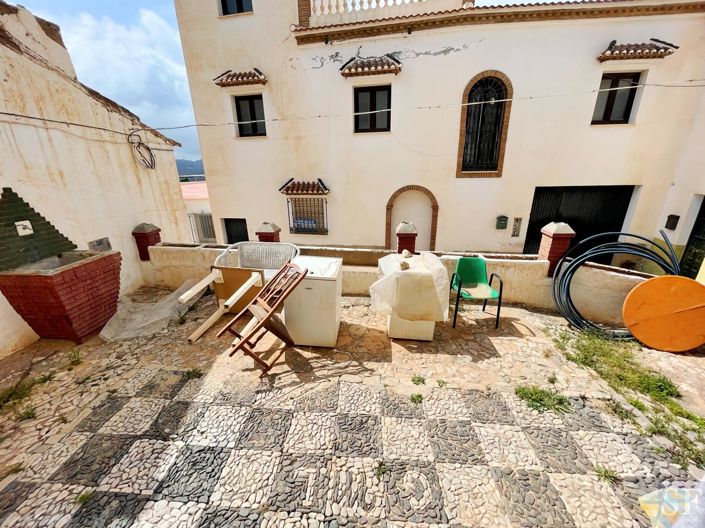 Image No.18-3 Bed Townhouse for sale