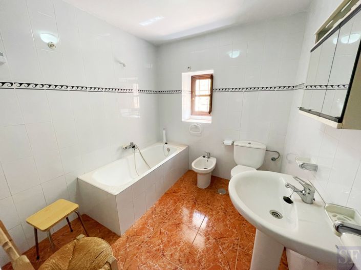 Image No.5-3 Bed Townhouse for sale