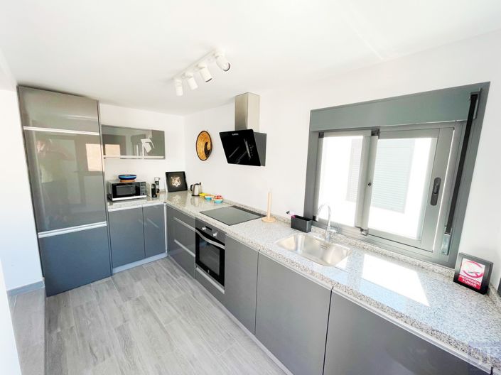 Image No.13-2 Bed Townhouse for sale