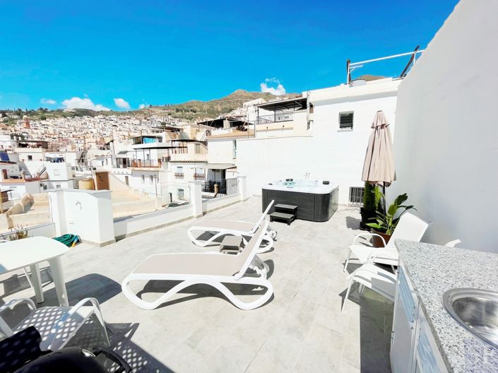 Image No.15-2 Bed Townhouse for sale