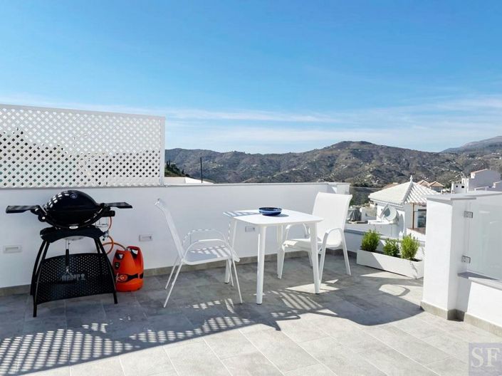 Image No.19-2 Bed Townhouse for sale