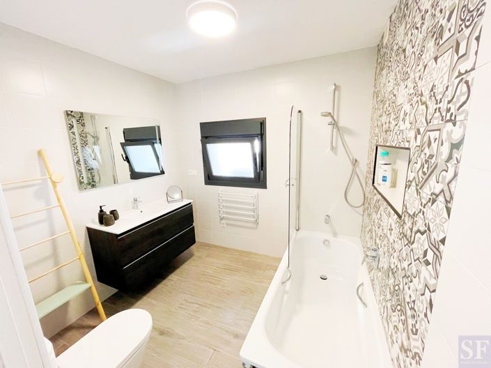 Image No.6-2 Bed Townhouse for sale