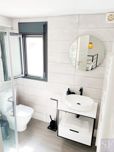 Image No.9-2 Bed Townhouse for sale