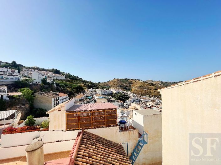 Image No.18-3 Bed Townhouse for sale