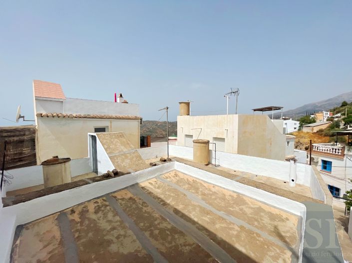 Image No.12-2 Bed Townhouse for sale