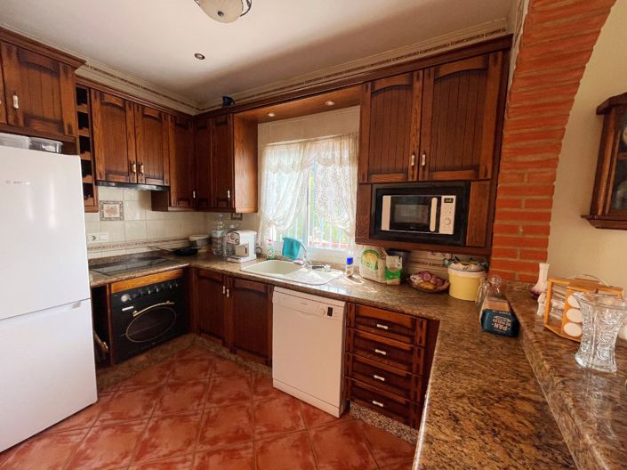 Image No.3-4 Bed Villa for sale