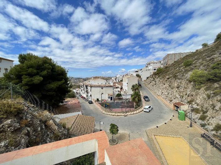 Image No.18-3 Bed Townhouse for sale