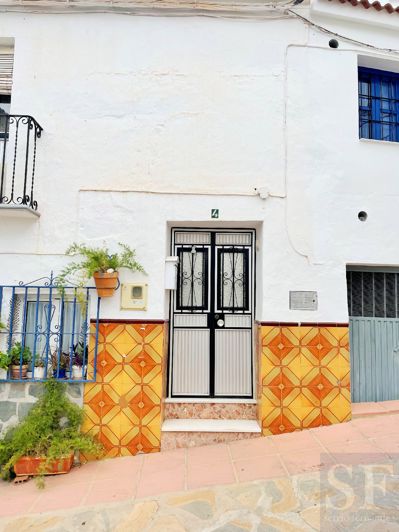 Image No.1-3 Bed Townhouse for sale
