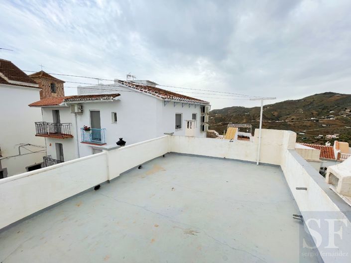 Image No.12-3 Bed Townhouse for sale