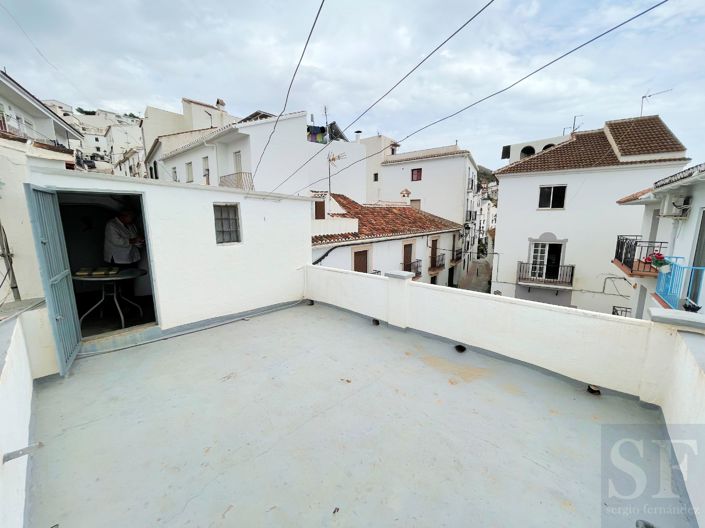 Image No.14-3 Bed Townhouse for sale