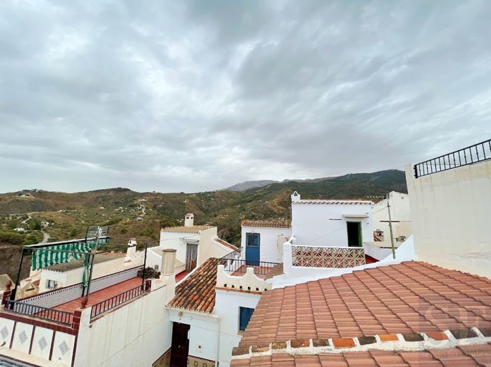 Image No.17-3 Bed Townhouse for sale