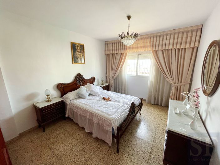 Image No.11-4 Bed Townhouse for sale